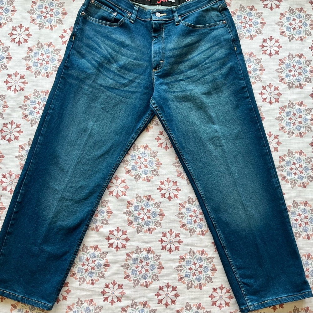 * LIKE NEW * Wrangler Performance Series Relaxed Fit jeans size 34x29